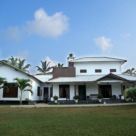 Grand Hilton Hotel Negombo Exterior photo