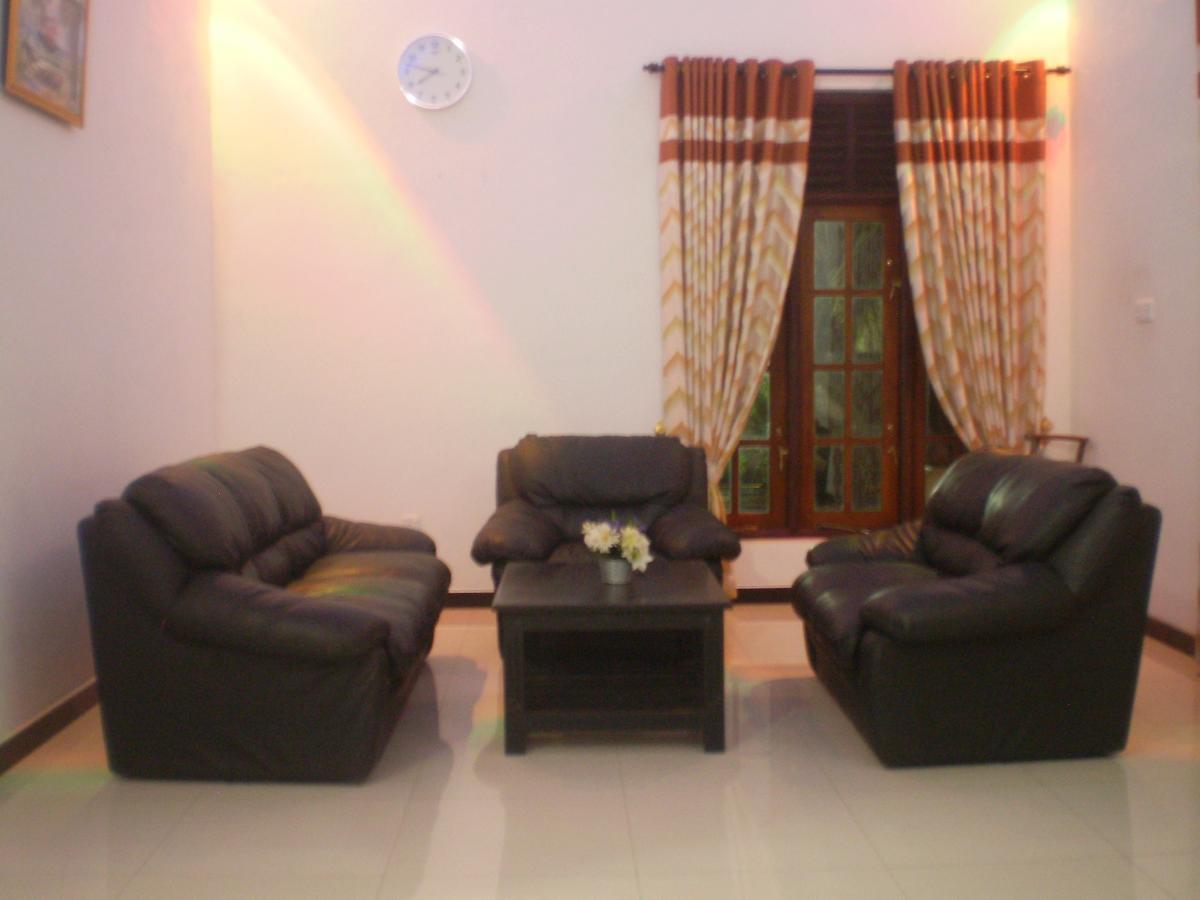 Grand Hilton Hotel Negombo Exterior photo