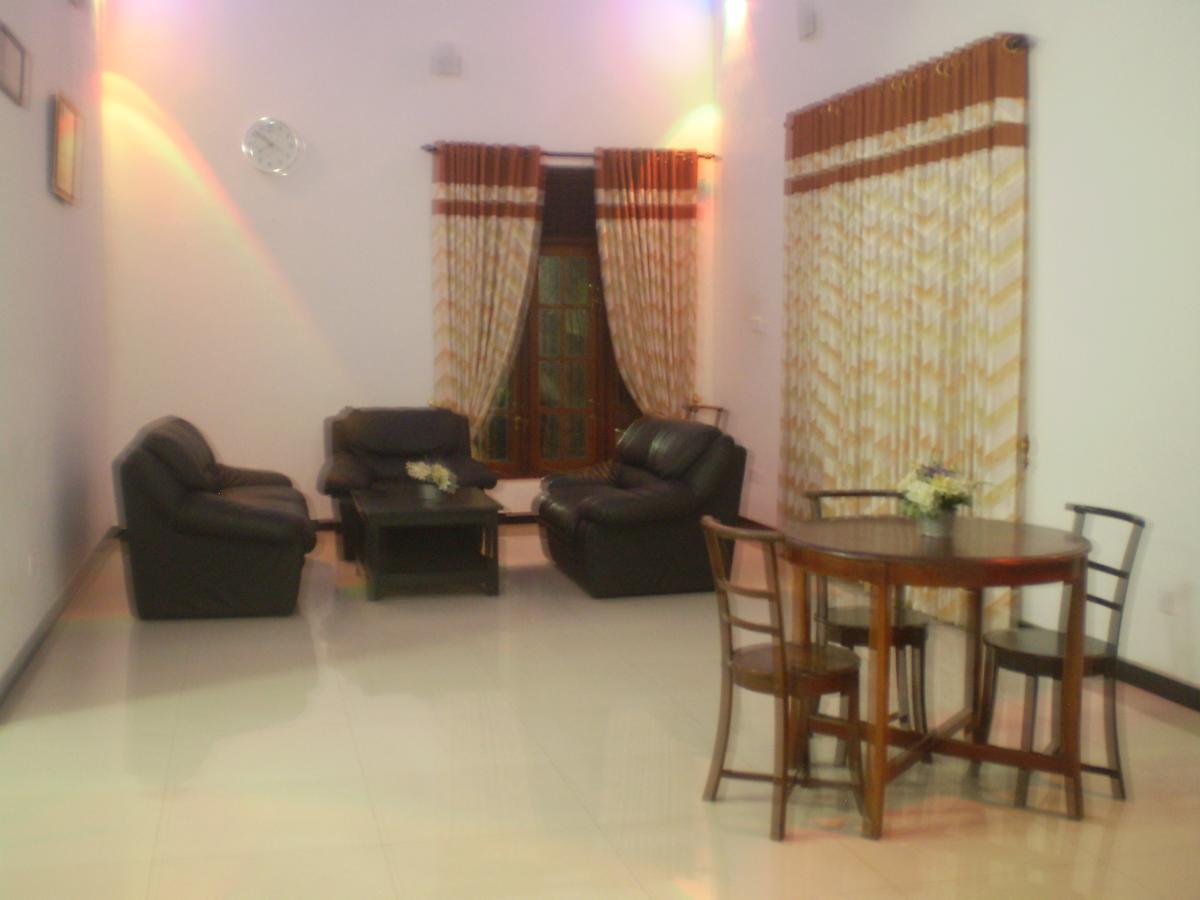 Grand Hilton Hotel Negombo Exterior photo