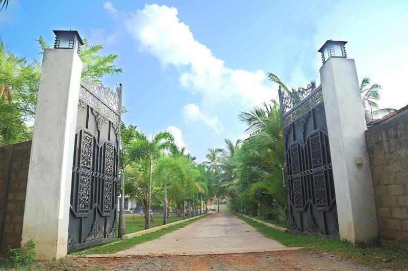 Grand Hilton Hotel Negombo Exterior photo