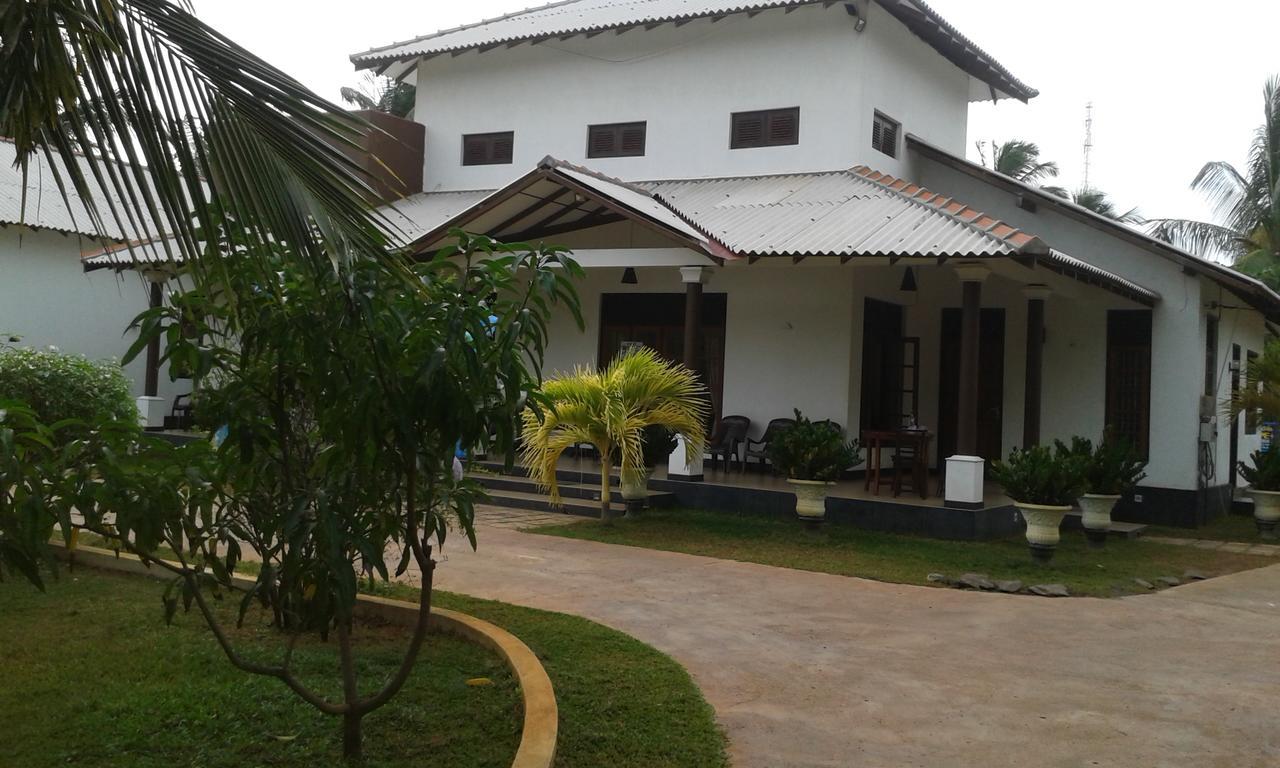 Grand Hilton Hotel Negombo Exterior photo